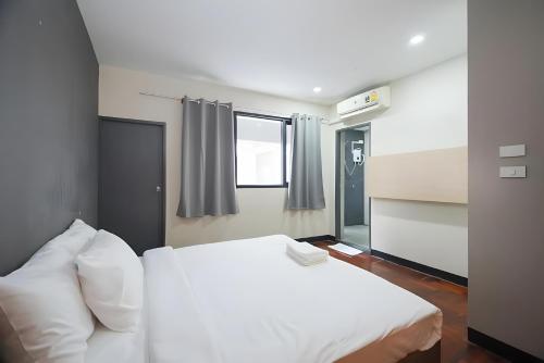 XX GO INN BTS Silom - Saint Louis สถานีรถไฟฟ้าเซนต์หลุยส์, Bangkok