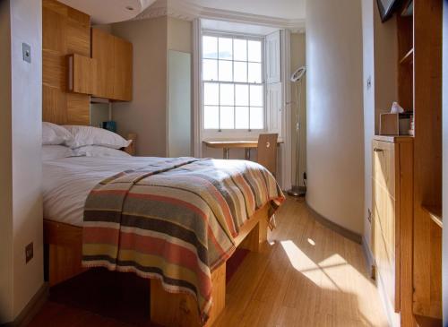 Drakes Hotel - image 2