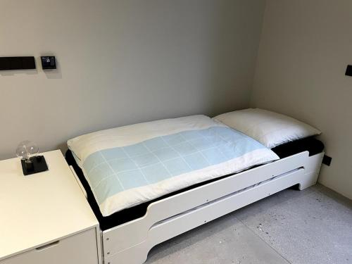 Room with a bathroom and private entrance door, Berlino (foto 2)