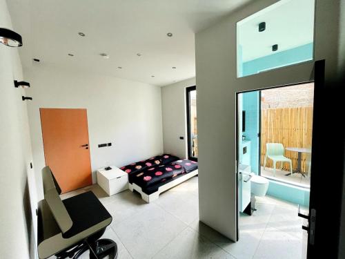 Room with a bathroom and private entrance door, Berlino (foto 4)