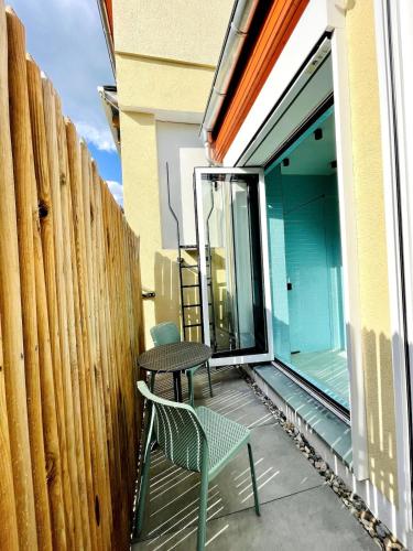 Room with a bathroom and private entrance door, Berlino (foto 5)