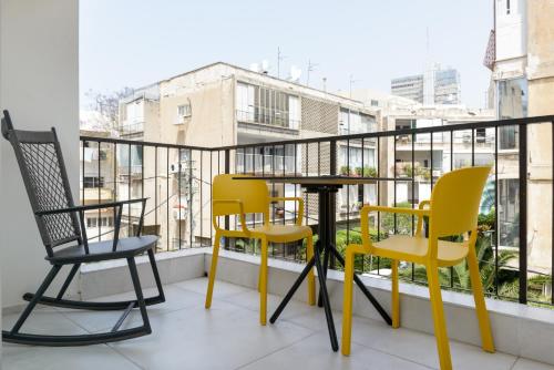 Two-Bedroom Apartment with Balcony - 44 Trumpeldor street image 8