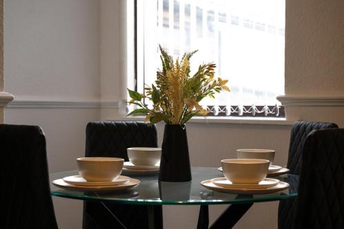 Faciliteiten, 4-bedroom- Stoke-on-Trent sleeps 8- pet friendly in Tunstall