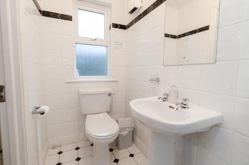 Riverside Holiday Homes - image 11