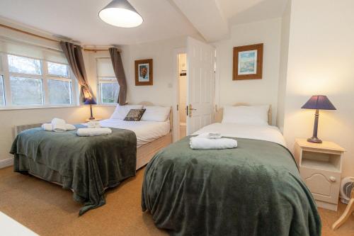Riverside Holiday Homes - image 2