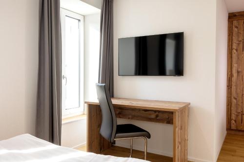 Hotel MeiSTAY - Self-Check-in - Tap to explore photos