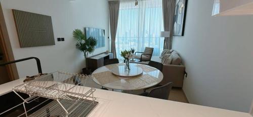 Well-furnished 1br In Jvc Pool & Free Parking, Dubai (photo 9)