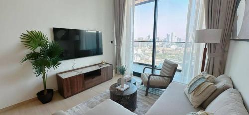Well-furnished 1br In Jvc Pool & Free Parking, Dubai (photo 10)