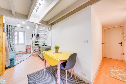 One-Bedroom Apartment image 6