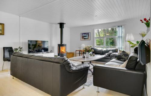 Pool activity house for 14 people in Idestrup