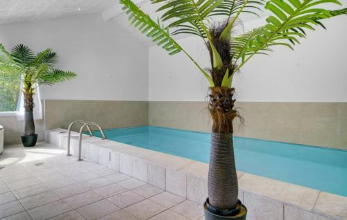Pool activity house for 14 people in Idestrup