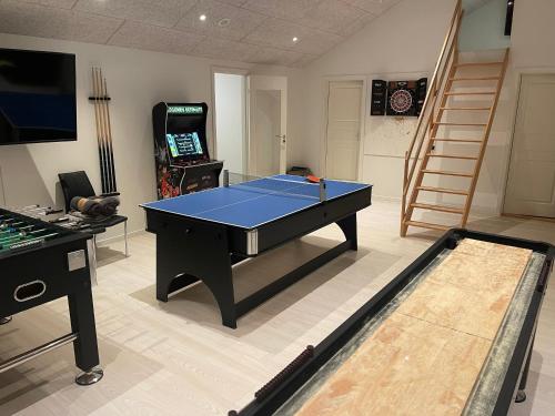 Pool activity house for 14 people in Idestrup