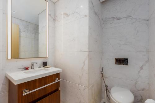 Allsopp & Allsopp - High Floor 1-Bedroom Apartment in RP Heights Downtown - image 2