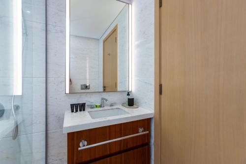 Allsopp & Allsopp - High Floor 1-Bedroom Apartment in RP Heights Downtown - image 3