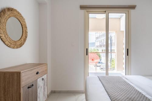 Infinity - One-Bedroom Apt W Terrace in Larnaca, Larnaka (fotografie 7)
