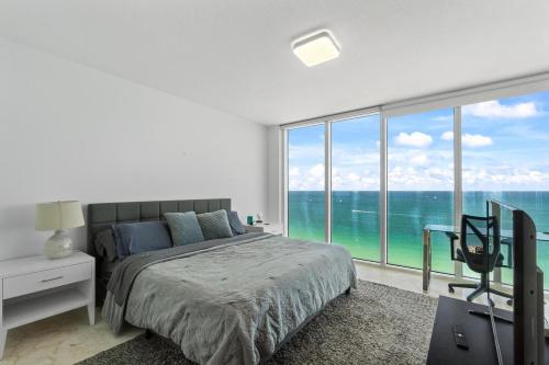 Luxurious 2BD Condo with Direct Ocean Front & Resort Pool in Sunny Isles in Sunny Isles Beach