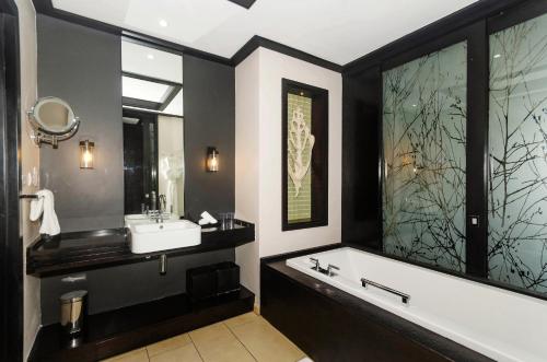 חדר אמבטיה, Zimbali family room 10 in בליטו