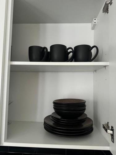 Free Parking! Kingston Studio ideal for professionals relocators and leisure stays near station - image 9
