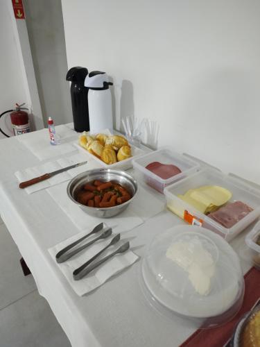 อาหารและเครื่องดื่ม, Hotel Avenida ao lado do shopping in กวาราตินกิวต้า