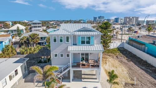 Four-Bedroom Holiday Home image 4