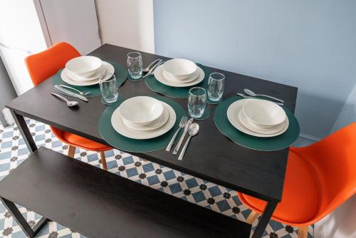 Modern 4-Bed Home Sleeps 6