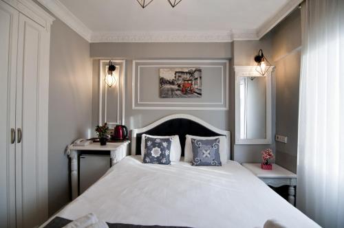 Double Room image 10