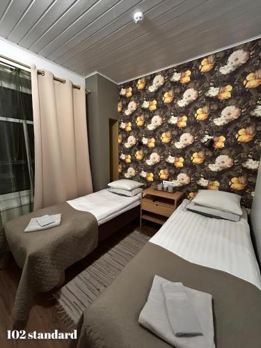 2 twin beds