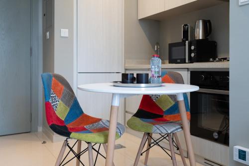 Keyrock Living - Lakeview Escape in Business Bay, Dubai (Foto 3)