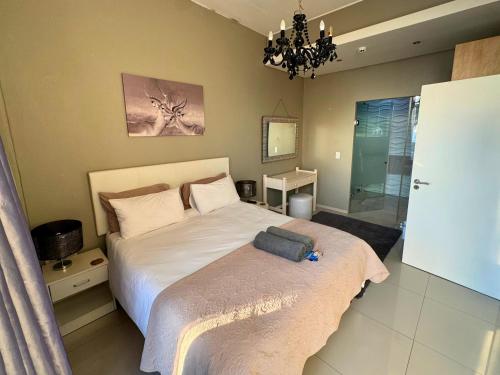 Infinity - Stunning 1 bedroom apartment with sea & mountain views, Bloubergstrand (photo 4)