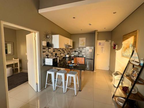 Infinity - Stunning 1 bedroom apartment with sea & mountain views, Bloubergstrand (photo 8)
