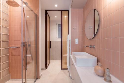 Culture Retreat Apartments near Archaeological Museum by Upstreet - image 12