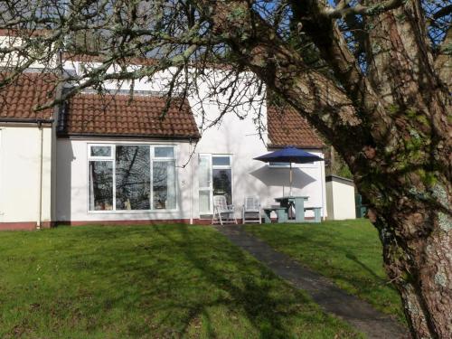 8 Manorcombe Bungalows 8 Manorcombe Bungalows