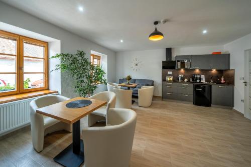 Apartmány Pod náměstím 2 (Apartmany Pod namestim 2) in โปโดลี