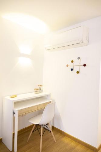SingularStays Valencia Center Room Type - Apartment with Balcony