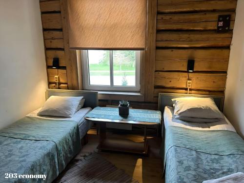 2 twin beds