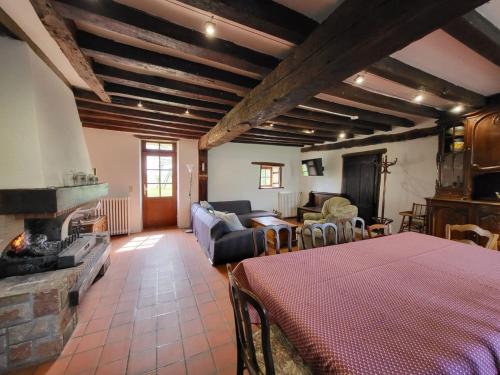 Koplietošanas atpūtas telpa ar TV, Chez Léontine maison 11 pers-5 chb-jardin-wifi (Chez Leontine maison 11 pers-5 chb-jardin-wifi) in Mers-sur-Indre