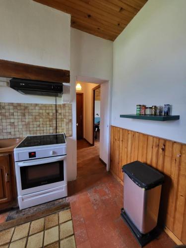 virtuve, Chez Léontine maison 11 pers-5 chb-jardin-wifi (Chez Leontine maison 11 pers-5 chb-jardin-wifi) in Mers-sur-Indre