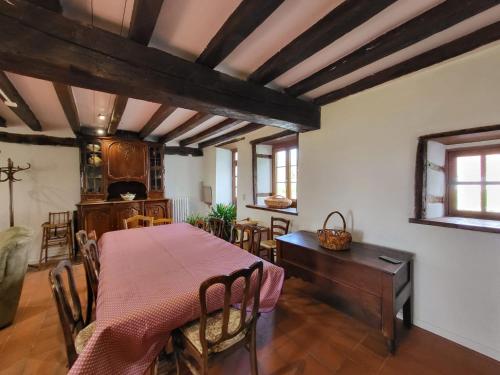 Koplietošanas atpūtas telpa ar TV, Chez Léontine maison 11 pers-5 chb-jardin-wifi (Chez Leontine maison 11 pers-5 chb-jardin-wifi) in Mers-sur-Indre
