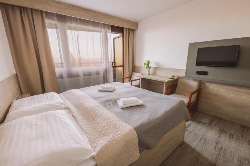 2 twin beds, 2 futon beds