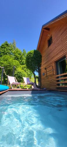 สระว่ายน้ำ, Apardo Chaty Březka - Trojka (Apardo Chaty Brezka - Trojka) in ลิบุน