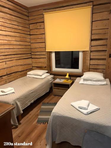2 twin beds