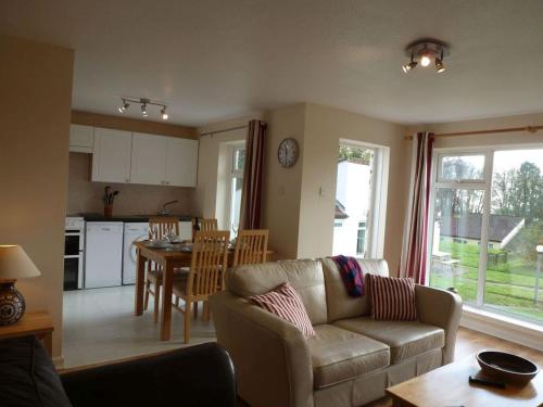 8 Manorcombe Bungalows 8 Manorcombe Bungalows