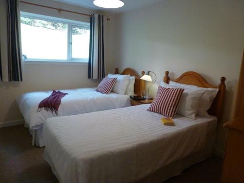 8 Manorcombe Bungalows 8 Manorcombe Bungalows