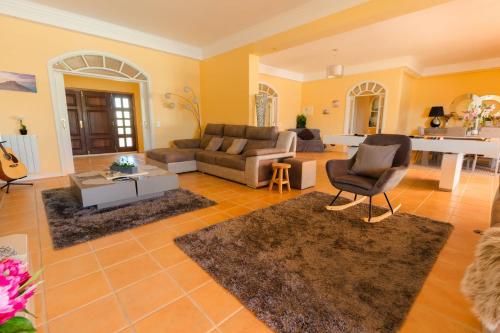 Facilities, Amazing Villa With Pool Gym And Spa in Quatro Estradas