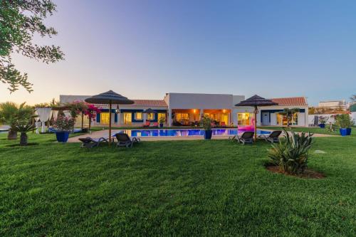 Facilities, Amazing Villa With Pool Gym And Spa in Quatro Estradas