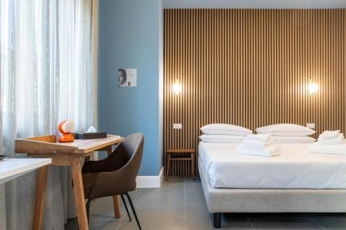 Suite with Spa Bath image 8