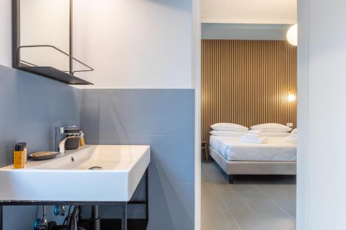 Suite with Spa Bath image 6