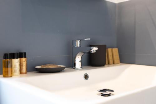 Suite with Spa Bath image 5