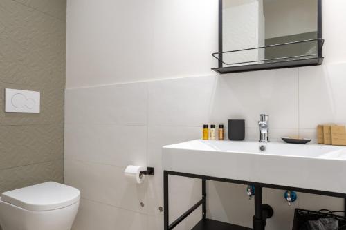 Two-Bedroom Apartment with Terrace image 8