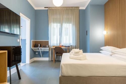 Suite with Spa Bath image 2